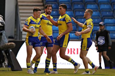 Warrington Wolves takımından Josh Thewlis, Salford Community Stadyumu 'nda oynanan 17. Salford Red Devils vs Warrington Wolves karşılaşmasında, 4 Temmuz 2025 tarihinde oynanan Betfred Süper Ligi karşılaşmasını kutluyor.