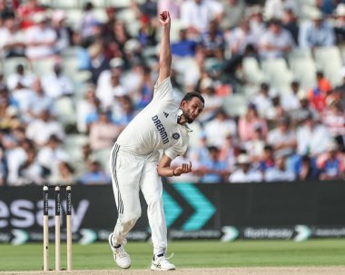 Hintli Prasidh Krishna topu 2. Rothesay Test Maçı 'nda veriyor. 4. İngiltere - Hindistan - Edgbaston, Birmingham, Birleşik Krallık, 5 Temmuz 2025