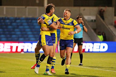 Warrington Wolves 'tan Stefan Ratchford, Salford Community Stadyumu' nda oynanan 17. Salford Red Devils vs Warrington Wolves karşılaşmasında denemesini kutluyor.