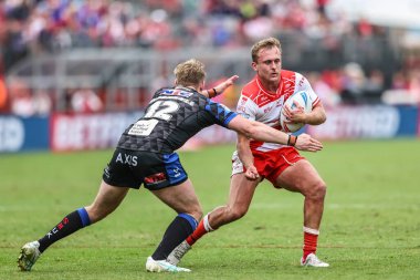 Hull KR 'dan Jez Litten, 17. Betfred Süper Ligi karşılaşmasında Leeds Rhinos' tan James McDonnell tarafından oynanan Sewell Group Craven Park 'ta Hull KR - Leeds Rhinos maçında, Kingston - Hull, 6 Temmuz 2025