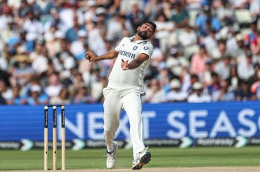 Hindistan 'dan Muhammed Siraj topu 2. Rothesay Test Maçı' nda 4. İngiltere 'ye karşı Hindistan Edgbaston, Birmingham, Birleşik Krallık' ta 5 Temmuz 2025 'te veriyor.