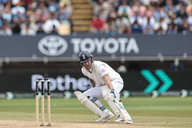 İngiltere kaptanı Ben Stokes, 6 Temmuz 2025 'te İngiltere' nin Edgbaston, Birmingham 'da oynanan 2. Rothesay Test Maçı' nda kırışıklığa ulaştı.