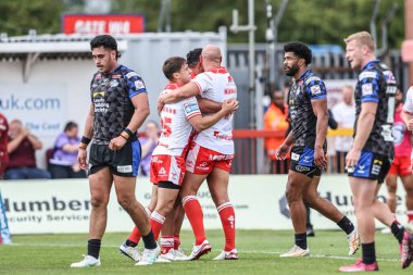Hull KR 'dan Rhyse Martin, 6 Temmuz 2025' te İngiltere 'nin Hull kentinde oynanan 17. Betfred Süper Ligi karşılaşmasında Hull KR, Leeds Rhinos' a karşı Sewell Group Craven Park 'ta yaptığı maçı kutluyor.