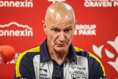 Leeds Rhinos takımının teknik direktörü Brad Arthur, 17. Betfred Süper Ligi karşılaşmasında basın mensuplarına konuştu. Hull KR, Leeds Gergedan 'a karşı Sewell Group Craven Park, Kingston on upon Hull, 6 Temmuz 2025