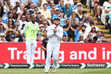 İngiltere 'den Ben Duckett, 2. Rothesay Test Maçı' nda Hindistan 'ın Rishabh Pant' ını yakaladı. 4.
