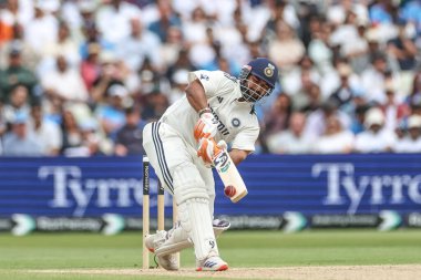 Hindistan 'dan Rishabh Pant, 5 Temmuz 2025' te Birmingham, İngiltere 'nin Edgbaston kentinde oynanan 2. Rothesay Test Maçı' nda 6 (6) puan alırken, Hindistan 152 / 3 puan aldı.