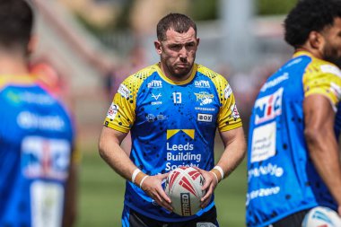 Leeds Rhinos takımından Cameron Smith 17. Betfred Süper Ligi karşılaşmasında ısınma turunda Hull KR, Leeds Rhinos 'a karşı Sewell Group Craven Park, Kingston üzerine Hull, Birleşik Krallık, 6 Temmuz 2025