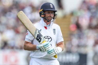 İngiltere 'den Joe Root, 2. Rothesay Test Maçı' nda işten çıkarıldıktan sonra İngiltere 'nin Hindistan' a karşı Edgbaston, Birmingham, İngiltere 'de 3.