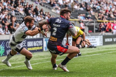 St. Helens takımından Kyle Feldt, 5 Temmuz 2025 'te MKM Stadyumu' nda oynanan 17. Betfred Süper Lig karşılaşmasında bir deneme için sahaya çıkıyor.