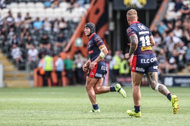 St. Helens takımından Jonny Lomax, 5 Temmuz 2025 'te MKM Stadyumu' nda oynanan 17. Betfred Süper Lig karşılaşmasında atlama golünü kutluyor.