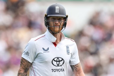 İngiltere kaptanı Ben Stokes, 2. Rothesay Test Maçı 'nda altın bir ördek için işten çıkarıldıktan sonra İngiltere' nin Hindistan 'a karşı Edgbaston, Birmingham, İngiltere' de 3.