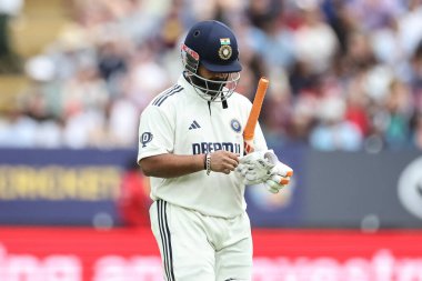 Hindistan 'dan Rishabh Pant, 2. Rothesay Test Maçı' nda işten çıkarıldıktan sonra İngiltere 'nin Hindistan' a karşı Edgbaston, Birmingham, İngiltere 'de 4.