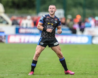 Leeds Rhinos takımından Cameron Smith, 6 Temmuz 2025 'te İngiltere' nin Hull kenti üzerinde oynanan Sewell Group Craven Park 'ta oynanan 17.