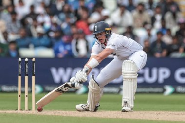 İngiltere 'den Jamie Smith, 6 Temmuz 2025' te İngiltere 'nin Edgbaston, Birmingham' da oynanan 5. Rothesay Test Maçı 'nda topu yakalamayı başardı.