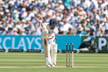 İngiltere 'den Ben Duckett, Hindistan' dan Jasprit Bumrah 'dan aldığı topla 3. Rothesay Test Maçı' nda Hindistan 'a karşı Lords, Londra, İngiltere, 10 Temmuz 2025