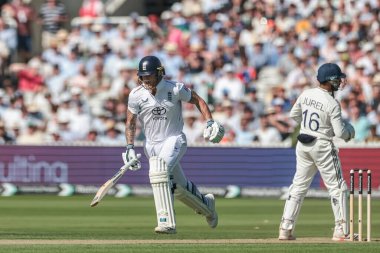 İngiltere kaptanı Ben Stokes, 1. Rothesay Deneme Maçı 'nda Hindistan' a karşı Lords, Londra, İngiltere 'de 10 Temmuz 2025' te bir koşu yaptı.