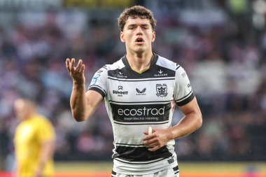 Hull FC 'den Lewis Martin, 10 Temmuz 2025' te MKM Stadyumu 'nda oynanan 18. Betfred Süper Lig karşılaşmasında seyirciyi coşturuyor.