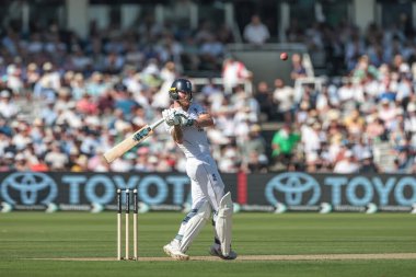 İngiltere kaptanı Ben Stokes, 3. Rothesay Deneme Maçı 1. İngiltere - Hindistan maçı sırasında 10 Temmuz 2025 'te Londra Lords' ta iki koşu yaptı.