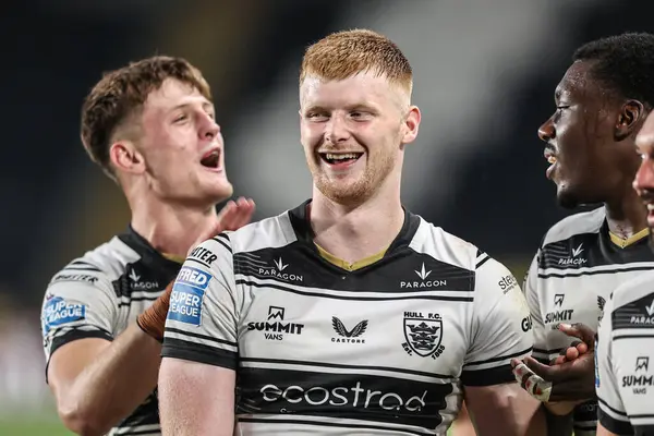 Hull FC 'den Harvey Barron, 10 Temmuz 2025' te MKM Stadyumu 'nda oynanan 18. Betfred Süper Lig karşılaşmasında galibiyeti kutluyor.
