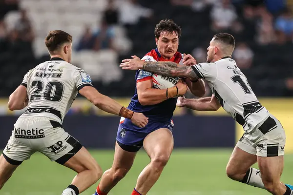 Wakefield Trinity 'den Seth Nikotemo, MKM Stadyumu, Hull, Hull, Birleşik Krallık' ta oynanan 18. Betfred Süper Lig karşılaşmasında rakibi Hull FC, Wakefield Trinity 'ye karşı.
