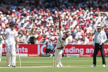 Hindistan 'ın Akash Deep takımı topu 3. Rothesay Test Maçı' nda veriyor. 2. İngiltere - Hindistan - Lords, Londra, İngiltere, 11 Temmuz 2025