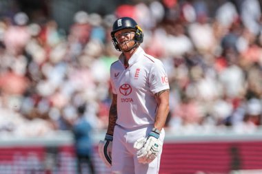 İngiltere kaptanı Ben Stokes, 3. Rothesay Test Maçı 2. İngiltere - Hindistan maçı sırasında 11 Temmuz 2025 'te Londra, İngiltere' de görevden alındıktan sonra oyun alanından ayrıldı.