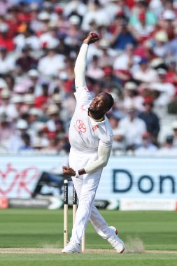 İngiltere 'den Jofra Archer topu 3. Rothesay Test Maçı' nda veriyor. 2. İngiltere - Hindistan - Lords, Londra, İngiltere, 11 Temmuz 2025