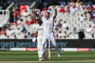 İngiltere kaptanı Ben Stokes Hindistan 'dan Karun Nair' in kalesine başvurdu ama DRS Lukes 3. Rothesay Test Maçı 2. İngiltere - Hindistan maçı sırasında 11 Temmuz 2025