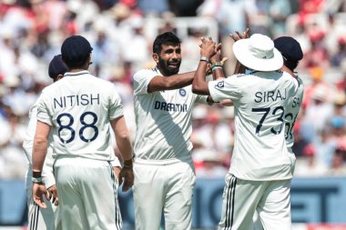 Hindistan 'dan Jasprit Bumrah, İngiltere' den Jofra Archer 'ı 3. Rothesay Test Maçı 2. İngiltere - Hindistan maçı sırasında, 11 Temmuz 2025' te