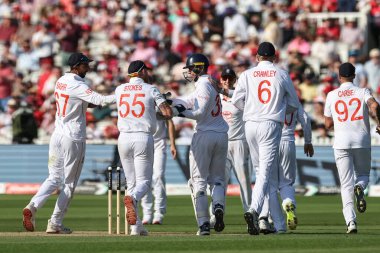 İngiltere 'den Jamie Smith ve İngiltere kaptanı Ben Stokes, Hindistan kaptanı Shubman Gill' in 3. Rothesay Test Maçı 2.