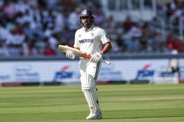Hindistan 'dan Karun Nair, İngiltere' den Joe Root tarafından 3. Rothesay Test Maçı 'nda Hindistan' a karşı Hindistan 'da 11 Temmuz 2025' te yakalandıktan sonra oyun alanından ayrıldı.