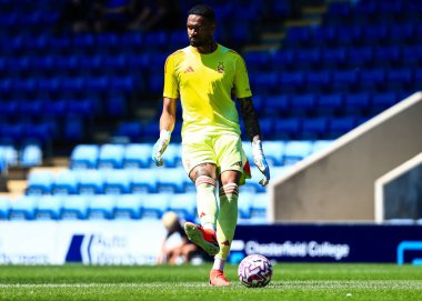 Carlos Miguel Nottingham Ormanı kalecisi, 12 Temmuz 2025 'te İngiltere' nin Chesterfield şehrindeki SMH Group Stadiumact Stadyumu 'nda oynanan sezon öncesi Nottingham Forest maçında pas attı.