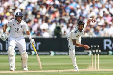 Hindistan 'dan Nitish Kumar Reddy topu 3. Rothesay Test Maçı' nda veriyor. 4. İngiltere - Hindistan - Lords, Londra, İngiltere, 13 Temmuz 2025