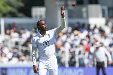 İngiltere 'den Jofra Archer, 3. Rothesay Test Maçı' nda topu alıyor. İngiltere - Hindistan - Lords, Londra, İngiltere, 12 Temmuz 2025