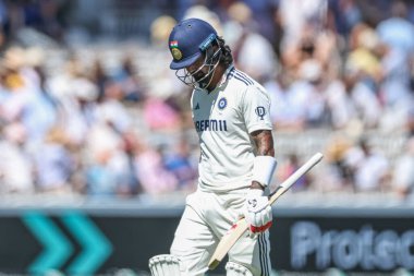 Hindistan 'dan KL Rahul, 3. Rothesay Test Maçı sırasında İngiltere' nin Hindistan 'a karşı Lords, Londra, Birleşik Krallık' ta 12 Temmuz 2025 'te oynadığı 3.