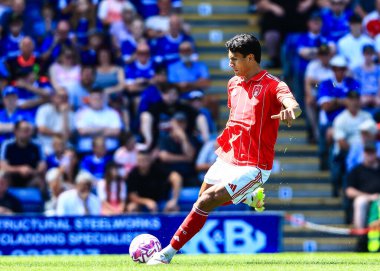 Nottingham Ormanı 'ndan Marco Stamenic 12 Temmuz 2025' te İngiltere 'nin Chesterfield kentindeki SMH Group Stadiumact Stadyumu' nda oynanan Chesterfield-Nottingham Forest maçında top üzerinde.