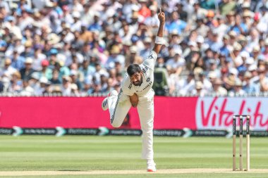 Hintli Jasprit Bumrah topu 3. Rothesay Test Maçı 'nda veriyor. 4. İngiltere - Hindistan - Lords, Londra, İngiltere, 13 Temmuz 2025