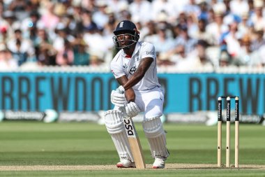 İngiltere 'den Jofra Archer, Hindistan' dan Jasprit Bumrah 'ın 3. Rothesay Test Maçı 4. Gün Hindistan' a karşı Lords, Londra, İngiltere, 13 Temmuz 2025