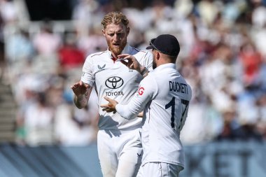 İngiltere kaptanı Ben Stokes, Hindistan 'dan Nitish Kumar Reddy ile İngiltere' den Ben Duckett 'in 3. Rothesay Test Maçı' nda 3.