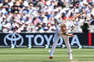 İngiltere kaptanı Ben Stokes topu 3. Rothesay Test Maçı 'nda veriyor. 3. İngiltere Hindistan - Lords, Londra, İngiltere, 12 Temmuz 2025