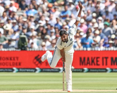 Hintli Jasprit Bumrah topu 3. Rothesay Test Maçı 'nda veriyor. 4. İngiltere - Hindistan - Lords, Londra, İngiltere, 13 Temmuz 2025