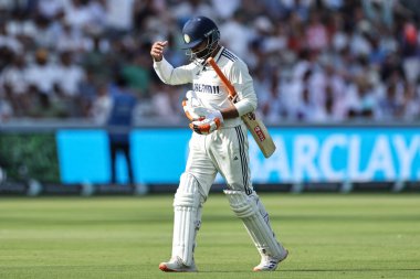 Hindistan 'dan kederli bir Ravindra Jadeja, 3. Rothesay Test Maçı sırasında Lords, Londra, Birleşik Krallık, 12 Temmuz 2025' te Hindistan 'a karşı oynanan 3.