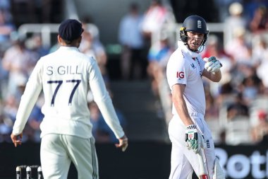 İngiltere 'den Zak Crawley ile Hindistan kaptanı Shubman Gill arasındaki gerginlik, İngiltere' nin 3. Rothesay Test Maçı 'nda 3.