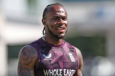 İngiltere 'den Jofra Archer 3. Rothesay Deneme Maçı' nda ısınma turunda İngiltere - Hindistan - Lords, Londra, İngiltere, 12 Temmuz 2025