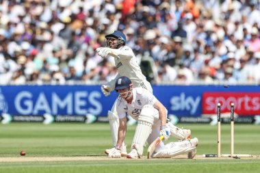 İngiltere 'den Harry Brook, Hindistan' ın Akash Deep takımı tarafından 3. Rothesay Test Maçı 'nda 4. Gün Hindistan - Lords, Londra, Birleşik Krallık, 13 Temmuz 2025