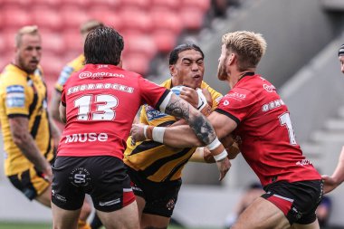 Castleford Tigers takımından Tom Amone, Salford Community Stadyumu, Eccles, Birleşik Krallık 'ta oynanan Salford Red Devils - Castleford Tigers maçında 18.