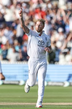 İngiltere kaptanı Ben Stokes, Hindistan 'ın Akash Deep kalesini 3. Rothesay Test Maçı' nda kutluyor. 4. Gün Hindistan - Lords, Londra, Birleşik Krallık, 13 Temmuz 2025