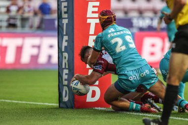 Wigan Warriors takımından Harry Smith, Wigan Stadyumu 'nda oynanan 18. Betfred Süper Ligi karşılaşmasında Wigan Warriors' a karşı Huddersfield Giants maçında, 11 Temmuz 2025 'de Wigan, İngiltere' de oynanan gözden geçirmeden sonra tekrar denemesine izin verilmedi.