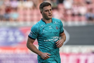 Huddersfield Giants takımından Sam Halsall, Betfred Süper Lig 'in 18' inci raundunda Wigan Warriors, Huddersfield Giants 'a karşı oynadığı The Brick Community Stadyumu, Wigan, İngiltere' de 11 Temmuz 2025 'te oynanan karşılaşma öncesi ısınma maçında.