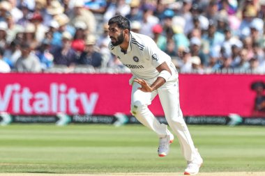 Hintli Jasprit Bumrah topu 3. Rothesay Test Maçı 'nda veriyor. 4. İngiltere - Hindistan - Lords, Londra, İngiltere, 13 Temmuz 2025